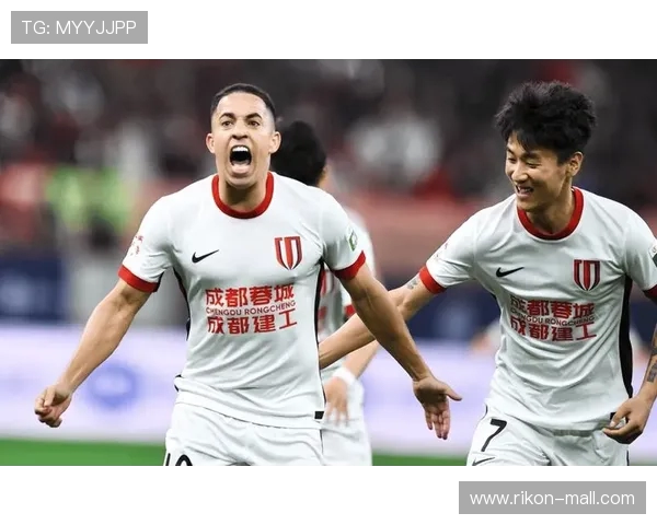 韦世豪伤退罗慕洛多次制造威胁 申花与成都半场战成平局