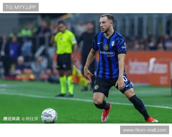 卡洛斯-奥古斯托：踢右路我也感觉良好，球队始终是第一位的